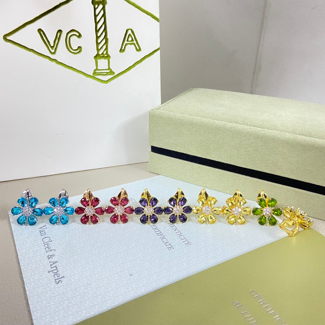 VCA Diamond Flower Earstud